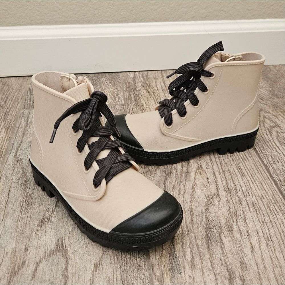 Cotton On Kids Stylish Cream and Black Ankle Boots Size 9-10